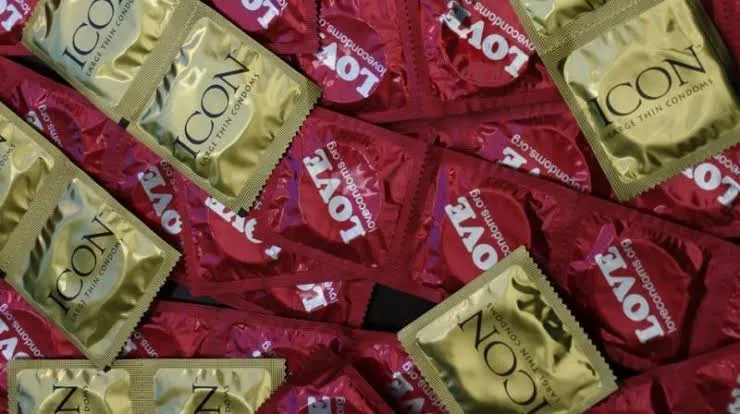 How to use male condom properly to avoid pregnancy & STDs How to use a male condom properly